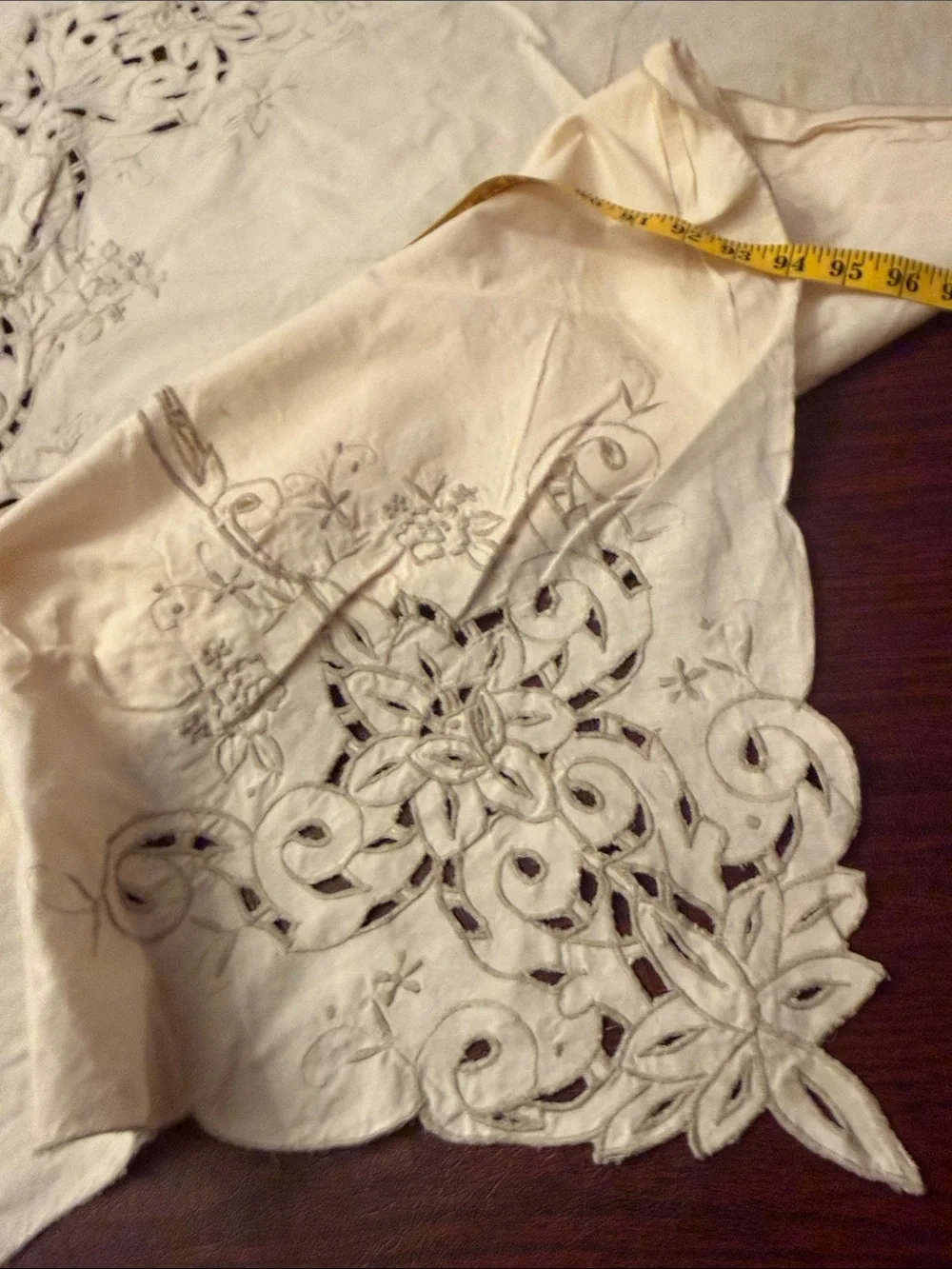 N/A vintage table